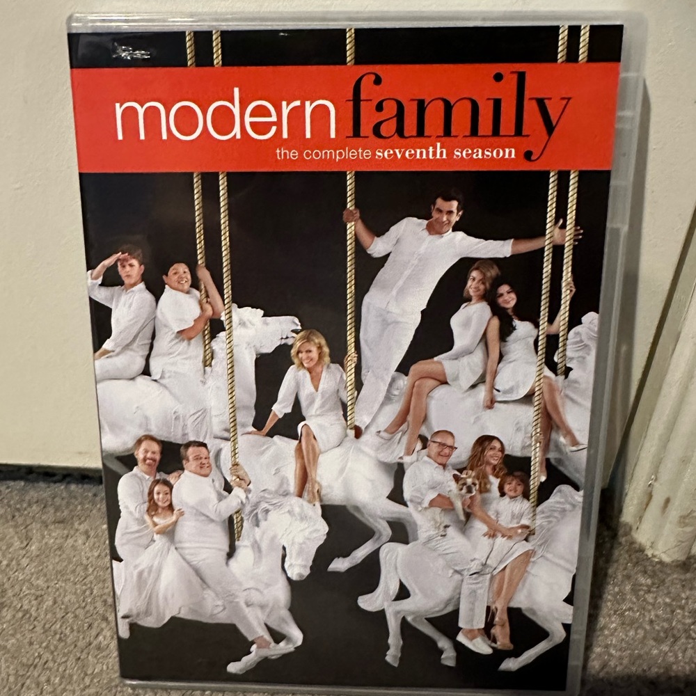 👻 5 for $50 Modern Family Season 7 DVD